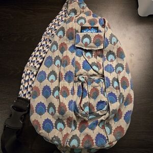 Kavu Rope Gray Holly Pattern Retired Sling Bag